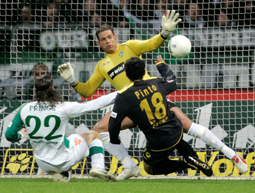 bob体育官网-不来梅联队上演精彩进攻，轻松取胜(与奥村一决胜负)